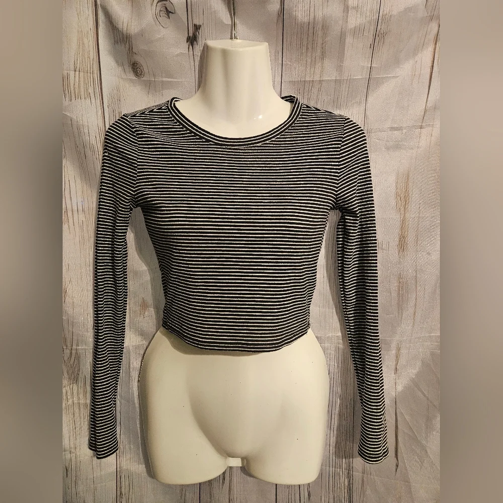 Forever 21 Striped Black and White Cropped SS Top